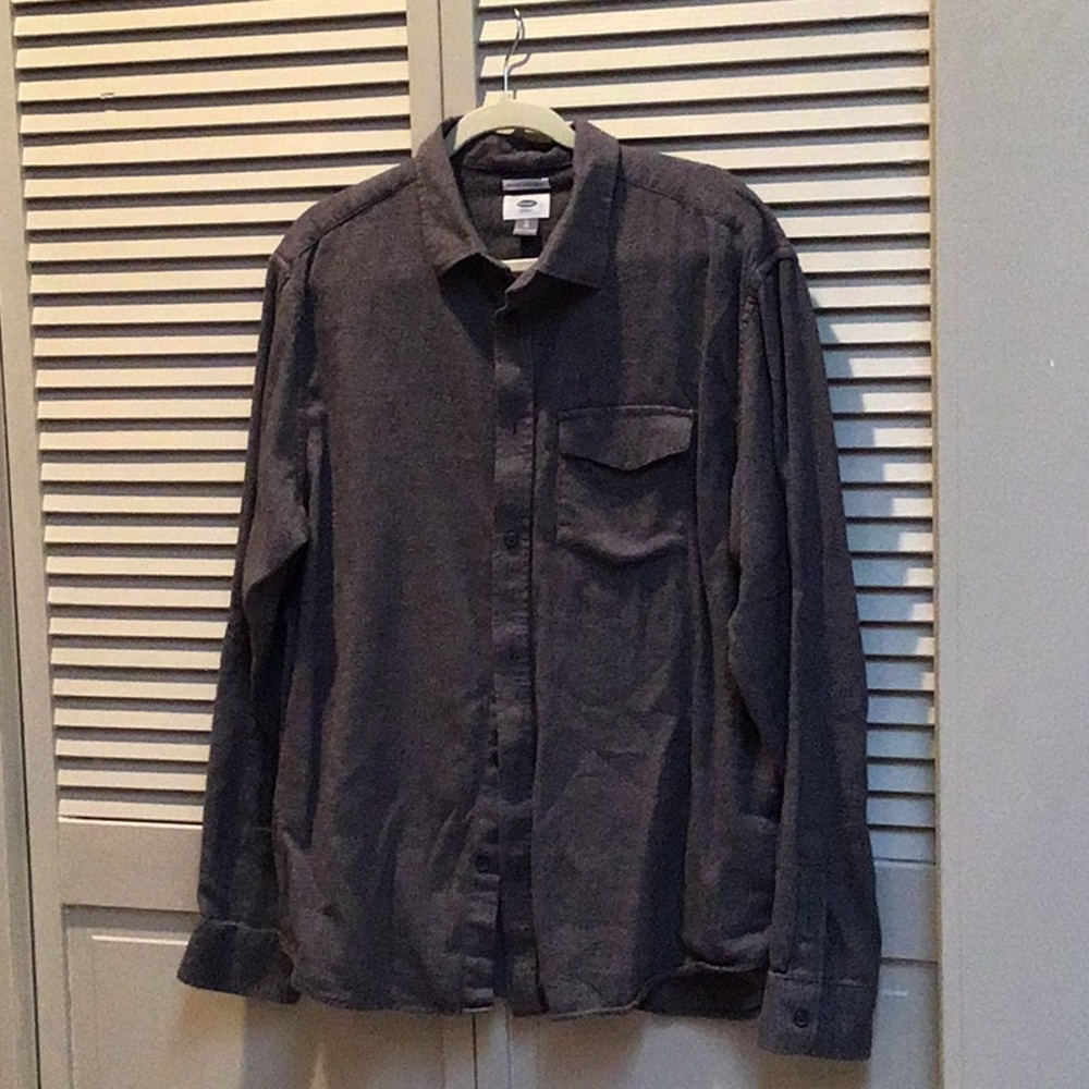 Old Navy Men’s dark gray button down shirt